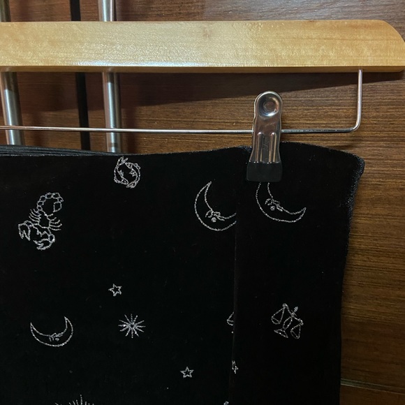 H&M black velvet skirt - Picture 11 of 11